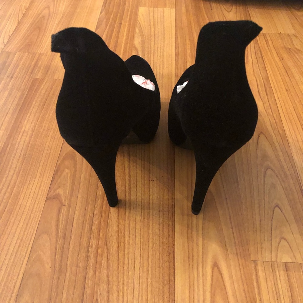 Suede Pumps - Picture 2 of 5